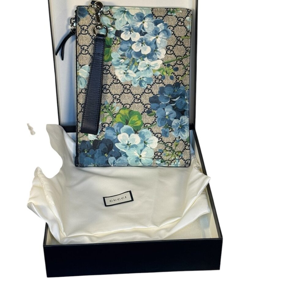 Gucci Gg Monogram Supreme Blue Blooms Coated Canvas Wristlet Clutch